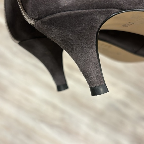 Talbots grey suede and silvery toed babydoll heels size 7.5 - Picture 8 of 8